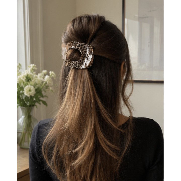 Leo Signature Clip